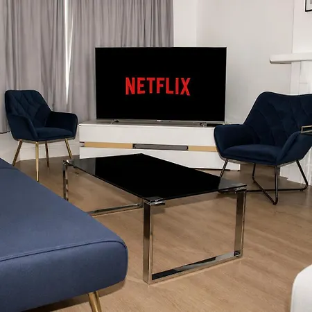 Bradford Accommodation For Groups Of 11 Near Little Horton, City Centre And And M606 With A Fully-Equipped Kitchen, Wifi, And Free Street Parking *