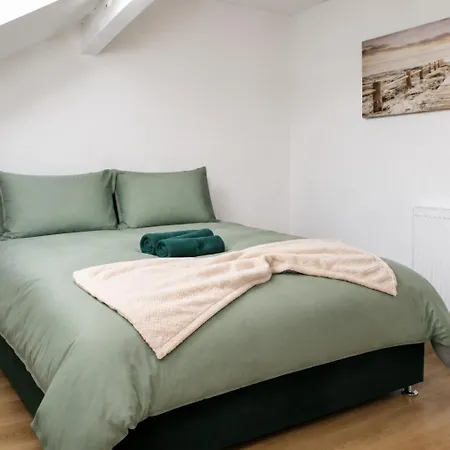 Bradford Accommodation For Groups Of 11 Near Little Horton, City Centre And And M606 With A Fully-Equipped Kitchen, Wifi, And Free Street Parking * Bradford (West Yorkshire)