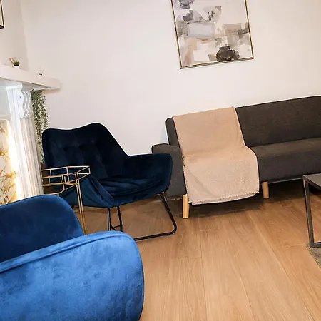 Bradford Accommodation For Groups Of 11 Near Little Horton, City Centre And And M606 With A Fully-Equipped Kitchen, Wifi, And Free Street Parking Holiday home *