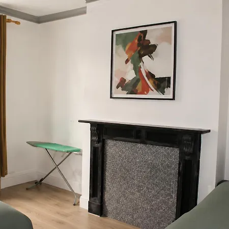 Holiday home Bradford Accommodation For Groups Of 11 Near Little Horton, City Centre And And M606 With A Fully-Equipped Kitchen, Wifi, And Free Street Parking Bradford (West Yorkshire)