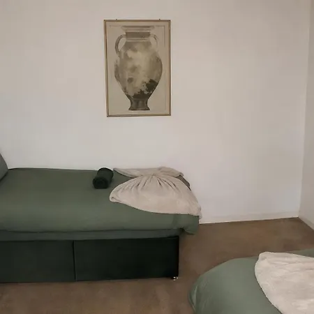 Bradford Accommodation For Groups Of 11 Near Little Horton, City Centre And And M606 With A Fully-Equipped Kitchen, Wifi, And Free Street Parking Bradford (West Yorkshire)