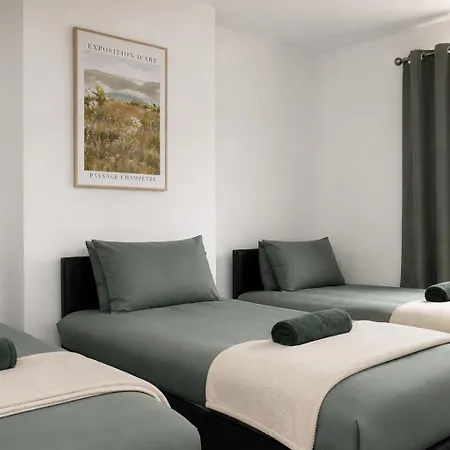 Holiday home Bradford Accommodation For Groups Of 11 Near Little Horton, City Centre And And M606 With A Fully-Equipped Kitchen, Wifi, And Free Street Parking *